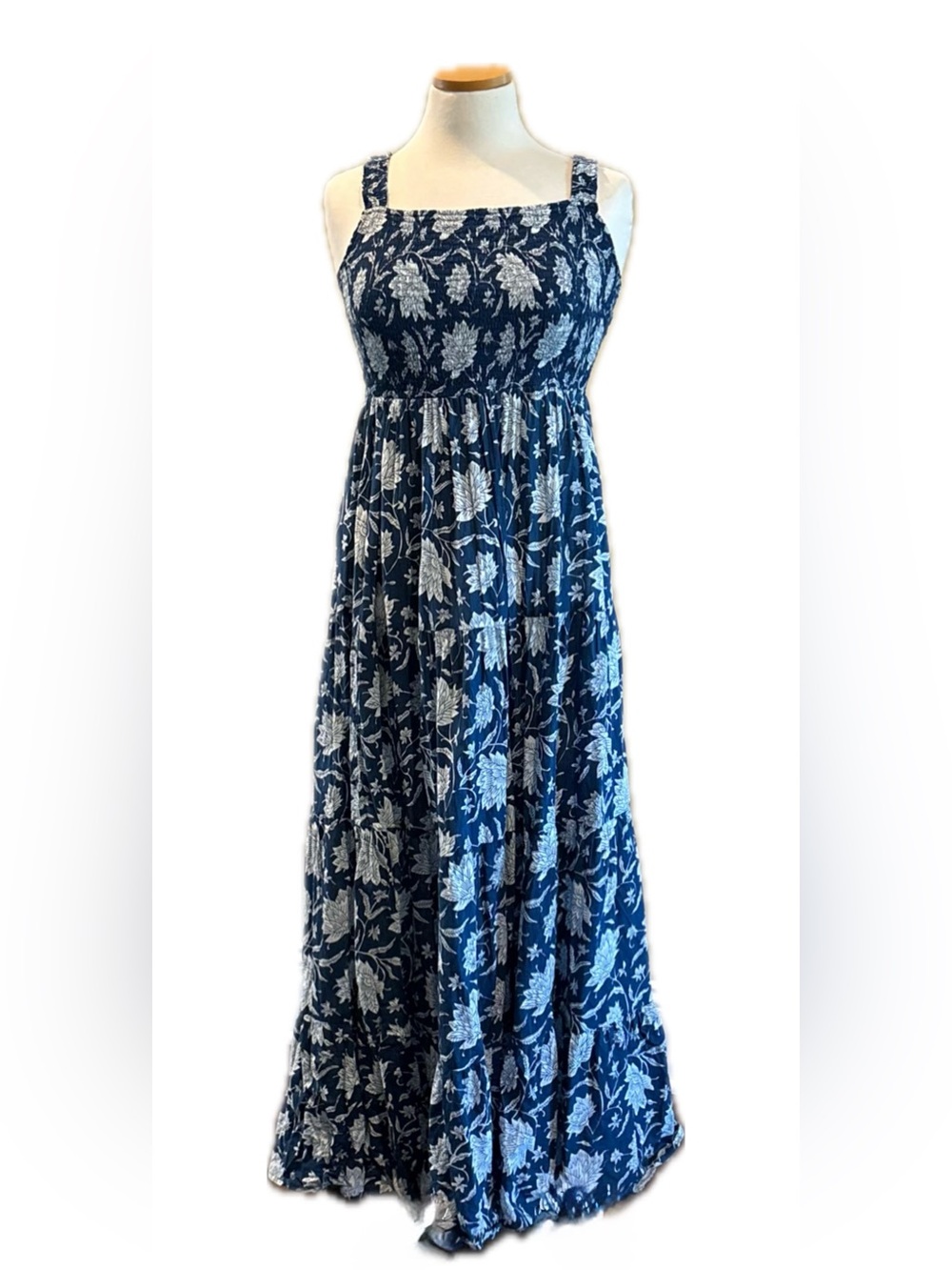 Tuckernuck Smocked Blue White Floral Maxi Dress M | Resort Vacation Summer